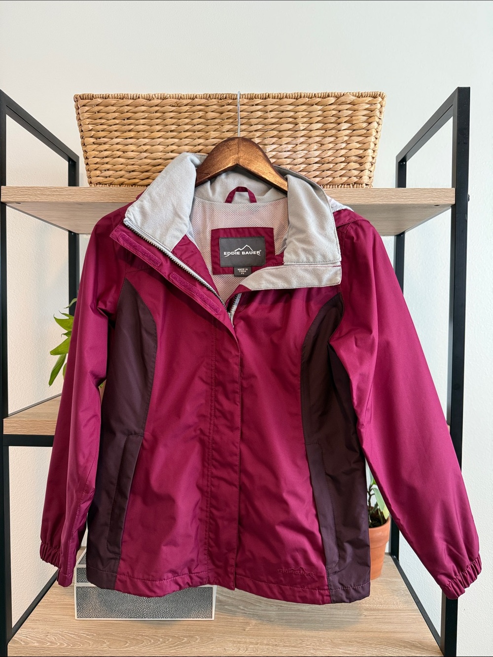 Eddie Bauer Outdoors Nylon Spring Running Jacket Windbreaker w/Hood, Petite Smal